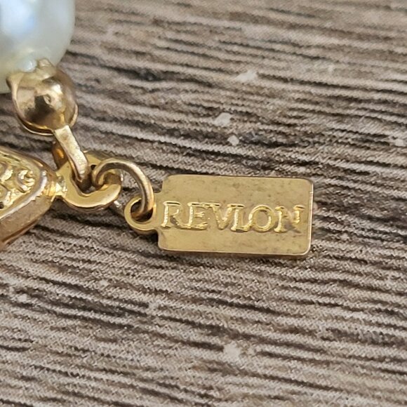 VINTAGE REVLON FAUX PEARL NECKLACE - Picture 11 of 12